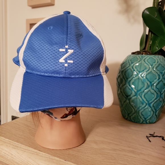 IZOD Men's hat - Picture 5 of 8